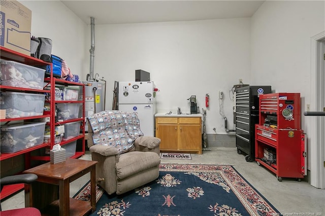 sitting room with sink and water heater