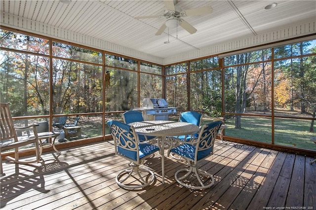 sunroom / solarium with ceiling fan