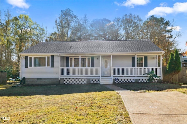 ranch-style home featuring covered porch and a front lawn