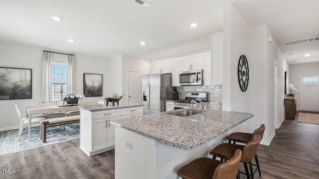 6433 Alfalfa Ln, Wake Forest, NC 27587 - kitchen with appliances with stainless steel finishes, a center island, dark wood finished floors, baseboards, and recessed lighting