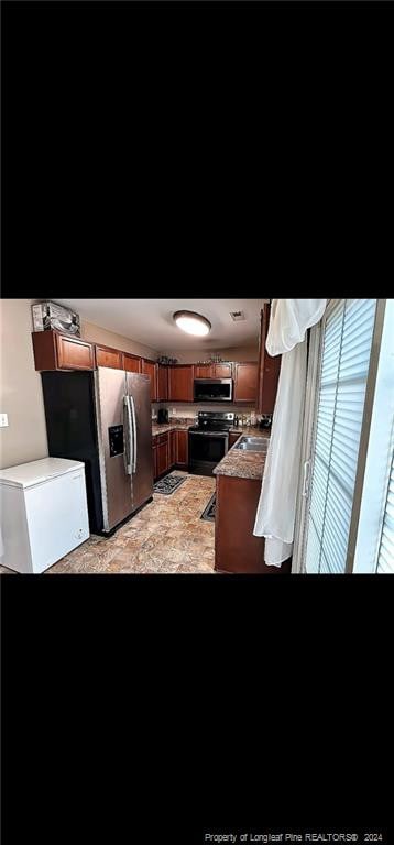 kitchen featuring kitchen peninsula, sink, and appliances with stainless steel finishes