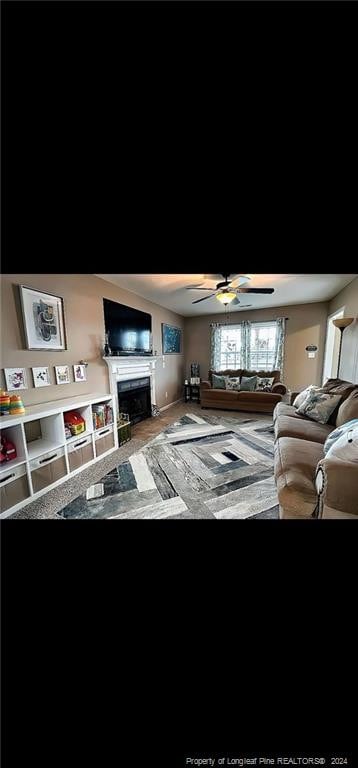 carpeted living room featuring ceiling fan