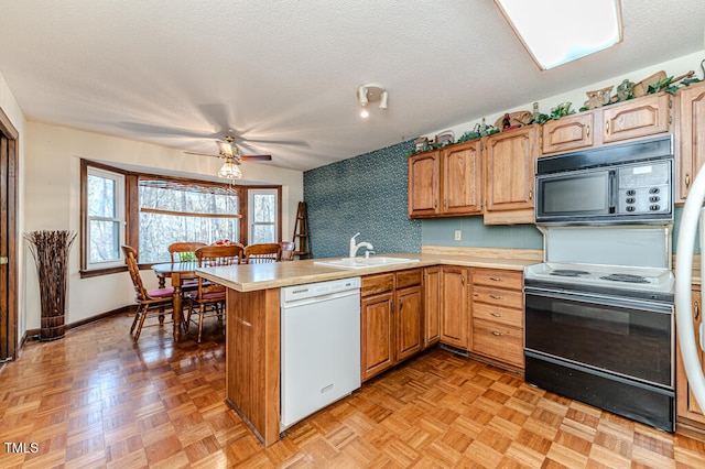 kitchen with ceiling fan, sink, kitchen peninsula, a textured ceiling, and black appliances