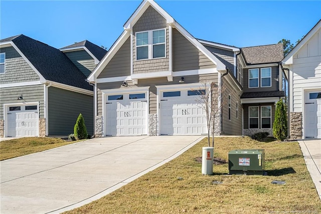 view of front of property featuring a front yard and a garage