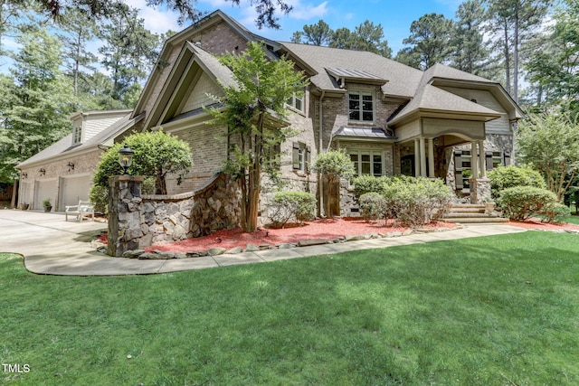 view of front facade with a front yard