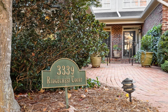 view of community / neighborhood sign