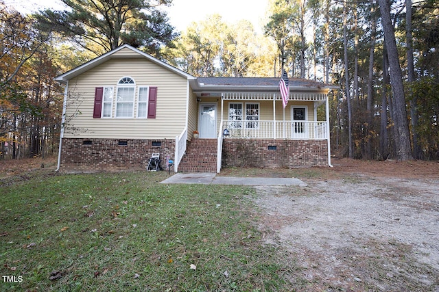 view of front of home featuring a front lawn and covered porch