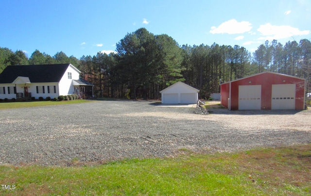 view of yard featuring an outbuilding and a garage