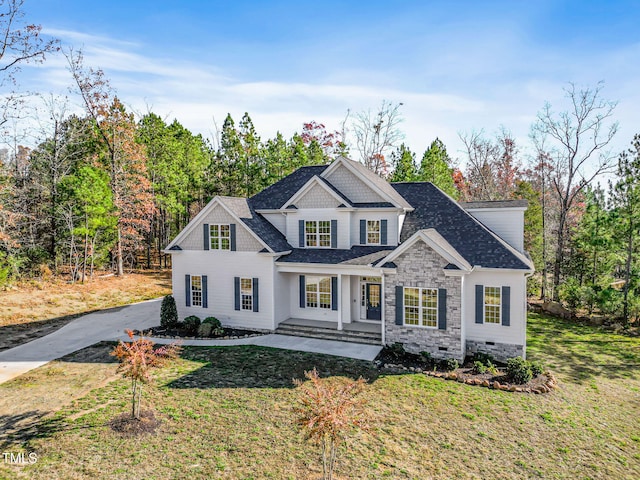 view of front of property featuring a front yard and covered porch