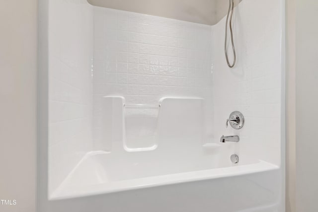 bathroom with washtub / shower combination