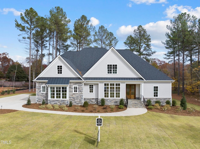 view of front facade with a front yard