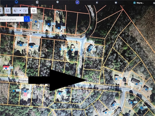 Everett St, Mount Olive, NC 28365
