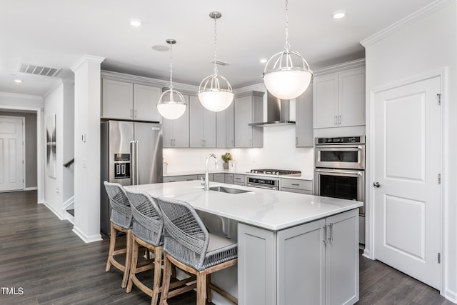 kitchen featuring dark hardwood / wood-style floors, a kitchen island with sink, gray cabinetry, and sink