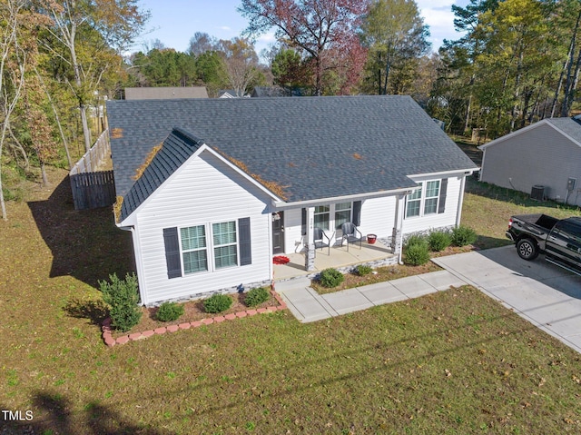 view of front of property with a front lawn