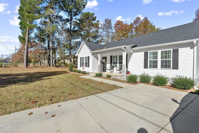 single story home featuring covered porch and a front lawn