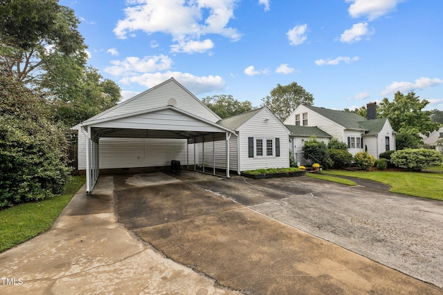 view of front facade featuring a carport