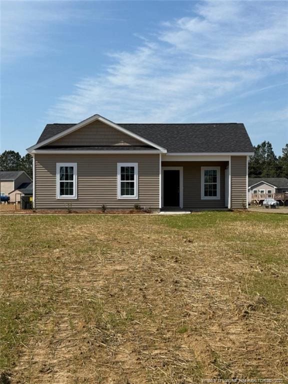 view of front of house with a front lawn