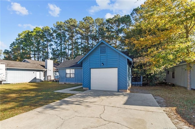 view of front facade featuring a front yard and a garage