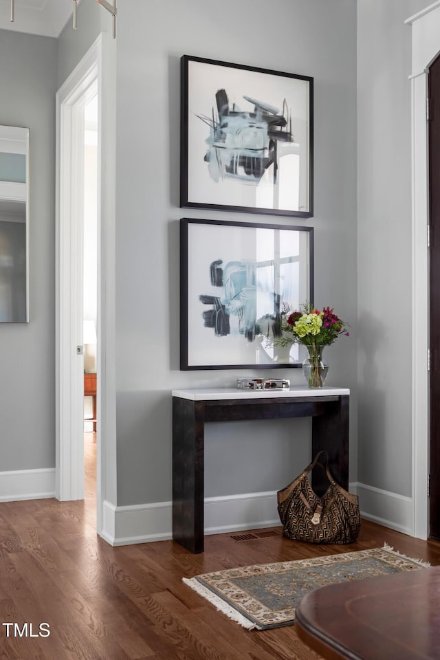 interior details with hardwood / wood-style floors