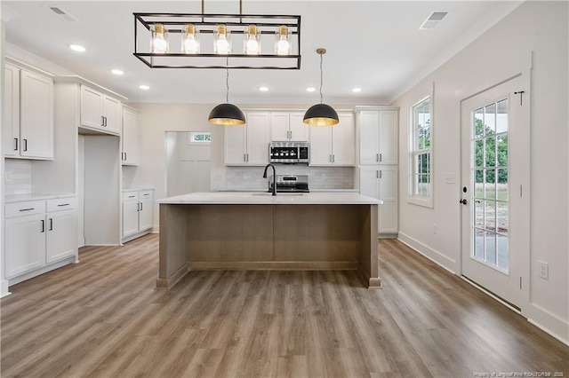 3727 Gainey Rd, Fayetteville, NC 28306 - kitchen featuring stainless steel appliances, decorative backsplash, light wood finished floors, and recessed lighting