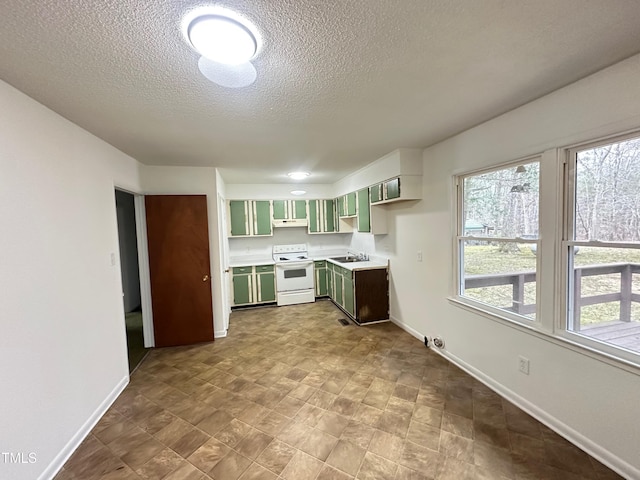 kitchen featuring sink, electric range, a textured ceiling, and green cabinets