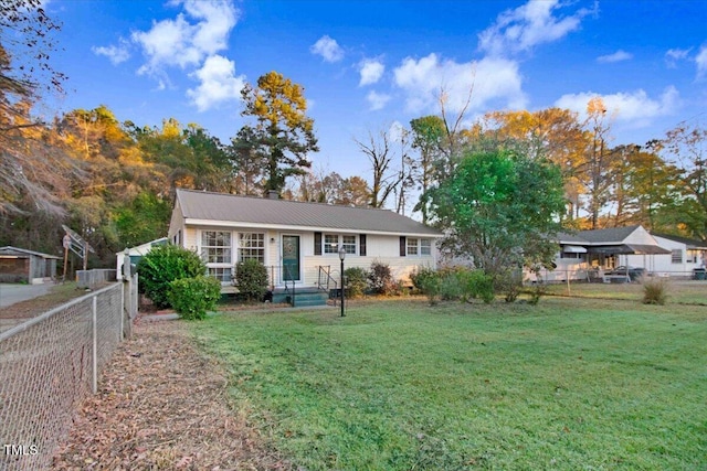 view of front of home featuring a front yard