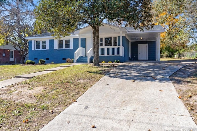 view of front of home featuring a front lawn