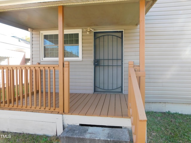 entrance to property featuring a porch