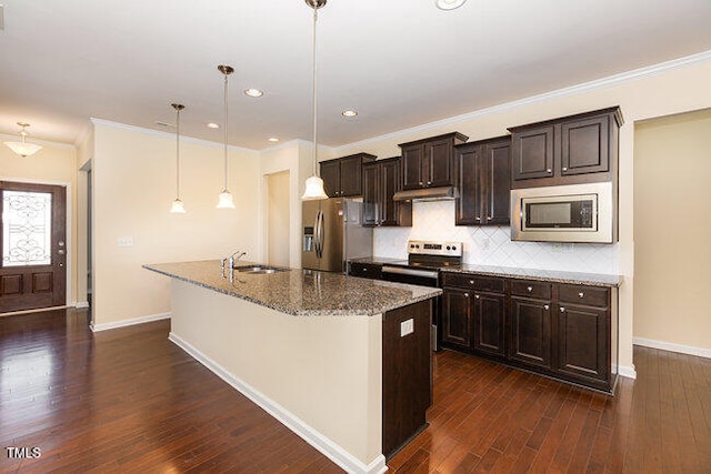 kitchen featuring under cabinet range hood, a kitchen island with sink, appliances with stainless steel finishes, and pendant lighting