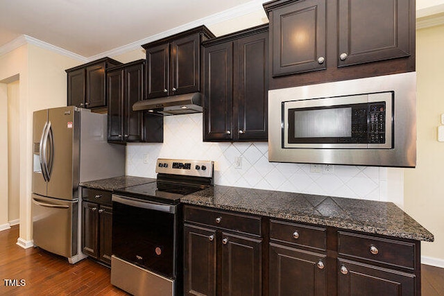 kitchen with dark brown cabinetry, dark wood-style floors, ornamental molding, stainless steel appliances, and under cabinet range hood