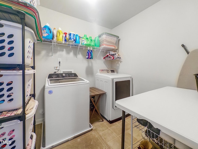 laundry area featuring light tile patterned floors and independent washer and dryer