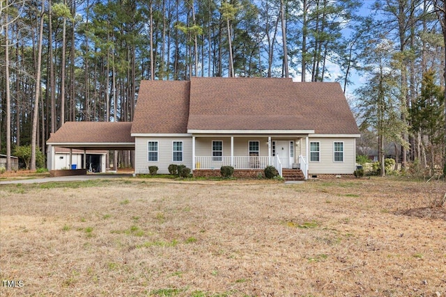 cape cod-style house featuring a carport, covered porch, and a front lawn