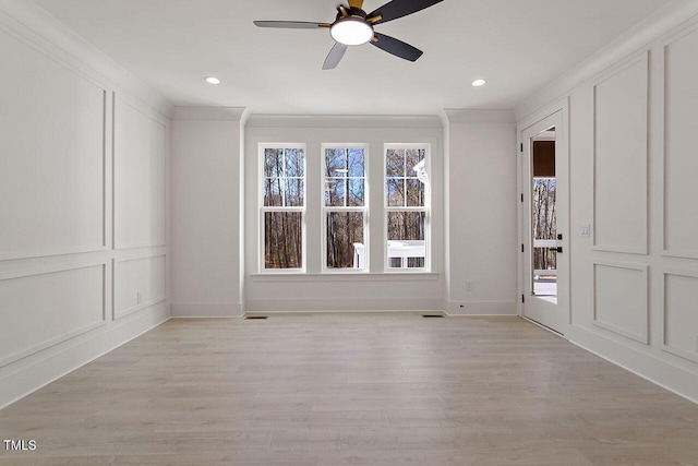 unfurnished room with ceiling fan, ornamental molding, and light hardwood / wood-style floors