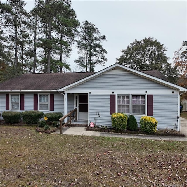 single story home with a front yard