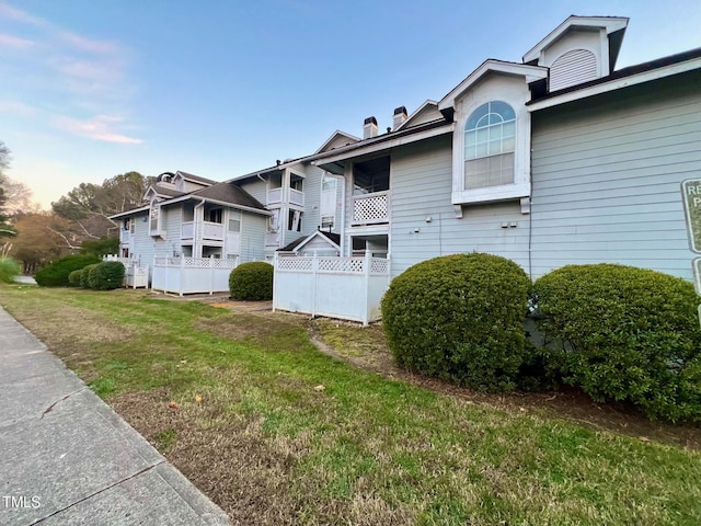 view of side of property featuring a yard