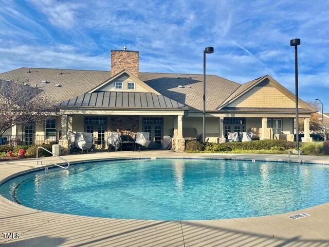 view of swimming pool featuring a patio