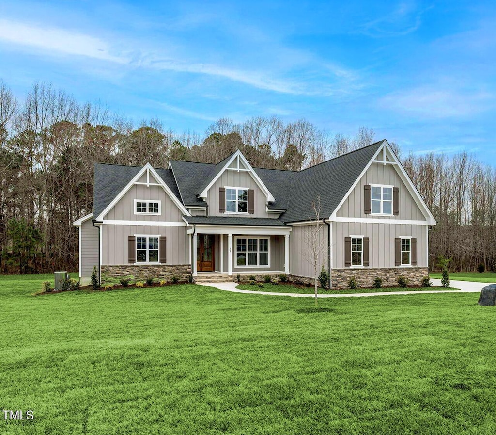 view of front facade with a front yard and covered porch