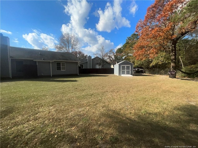 view of yard with a storage shed