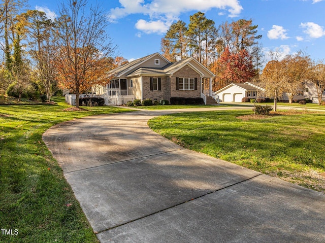 ranch-style house featuring a front yard