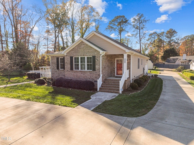 view of front facade featuring a front yard