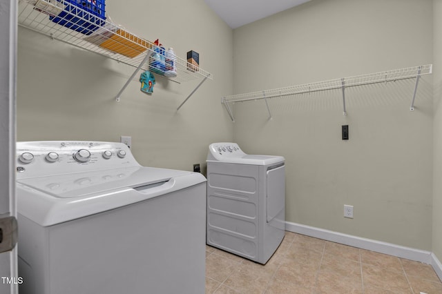 laundry room featuring light tile patterned floors and independent washer and dryer