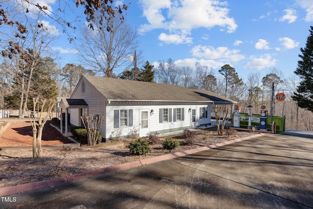 view of front of property