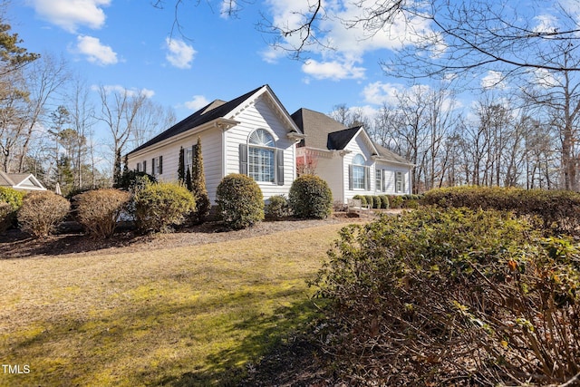 view of front of property with a front yard