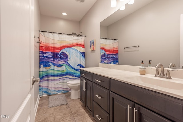 bathroom featuring a shower with curtain, vanity, and toilet