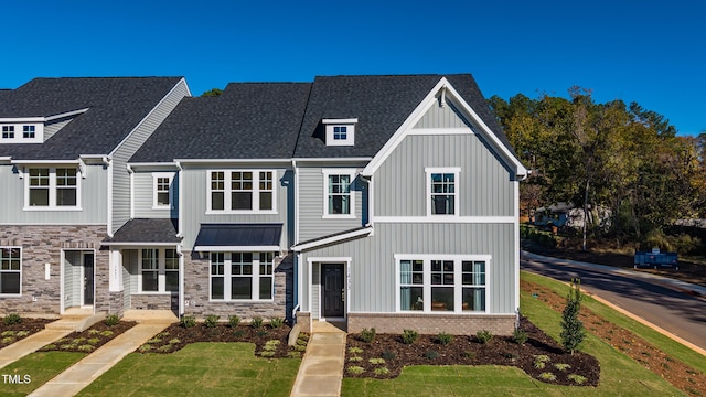 view of front of property with a front lawn