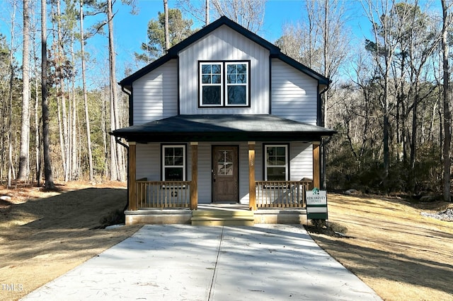 view of front facade with covered porch