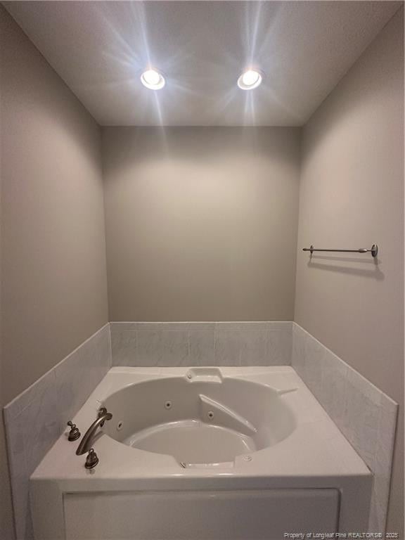 bathroom with a bathtub