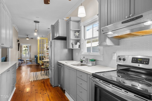 kitchen with sink, pendant lighting, dark wood-type flooring, and appliances with stainless steel finishes