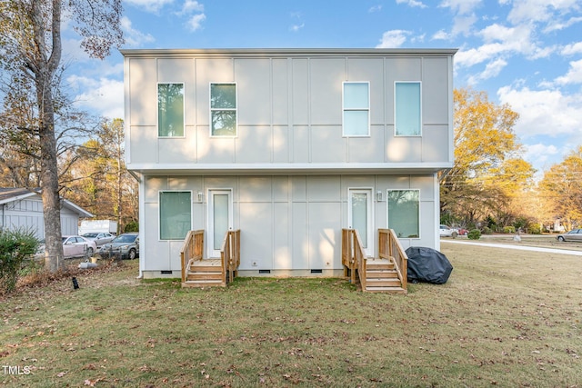 view of front of house featuring a front lawn