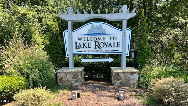 view of community / neighborhood sign